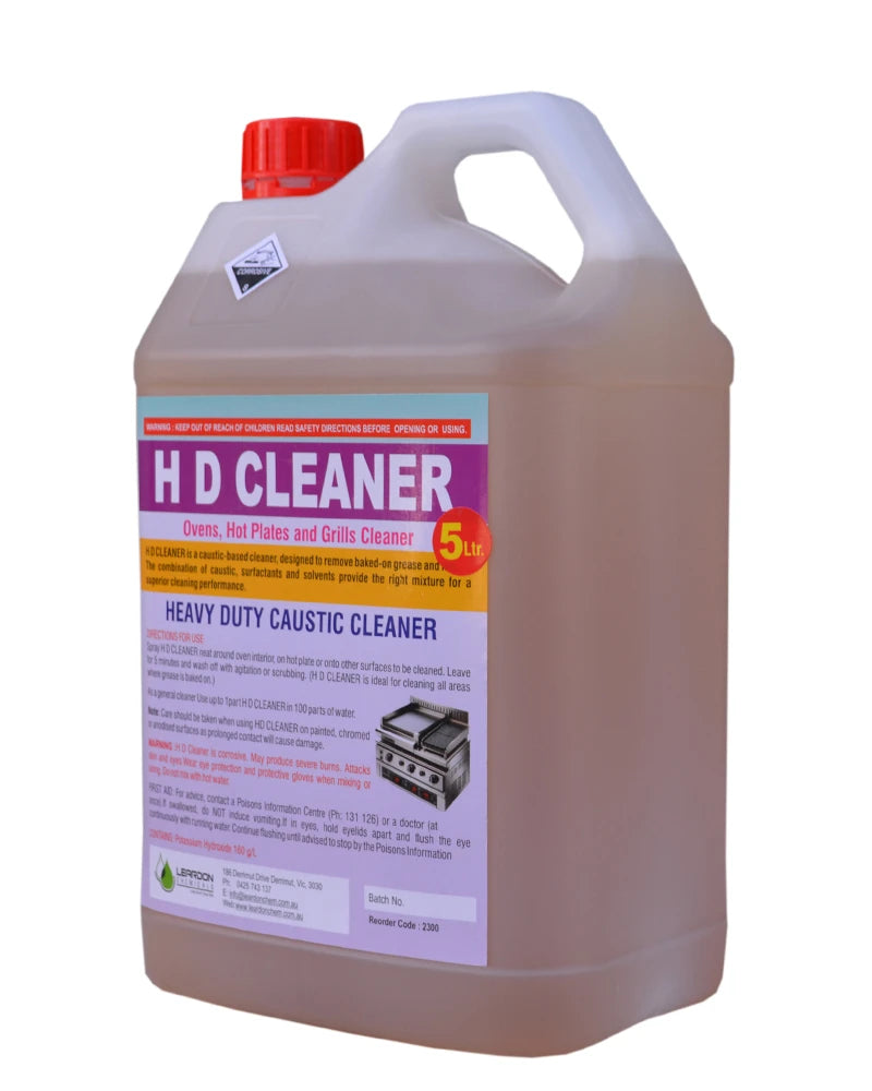 Professional using H.D. Cleaner to quickly remove burnt grease from a commercial grill plate 5 Ltr